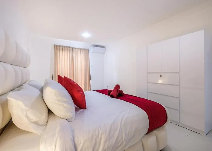 Luxury Minimalist White Angel In Seminyak, Sleeps 21 People In Total Villa *