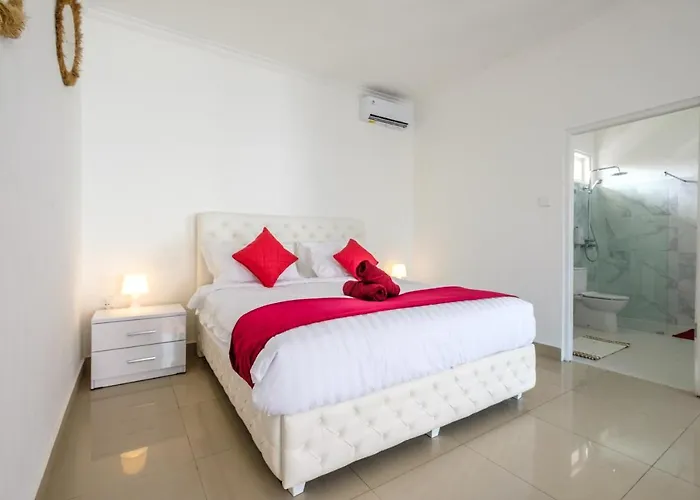 Villa Luxury Minimalist White Angel In Seminyak, Sleeps 21 People In Total *