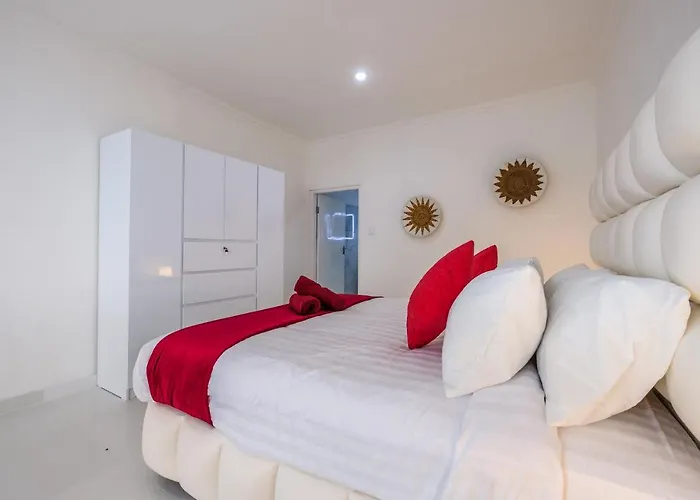 Luxury Minimalist White Angel In Seminyak, Sleeps 21 People In Total * Seminyak