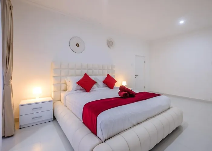 Luxury Minimalist White Angel In Seminyak, Sleeps 21 People In Total Villa