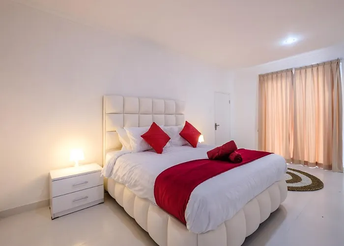 Luxury Minimalist White Angel In Seminyak, Sleeps 21 People In Total Villa Seminyak
