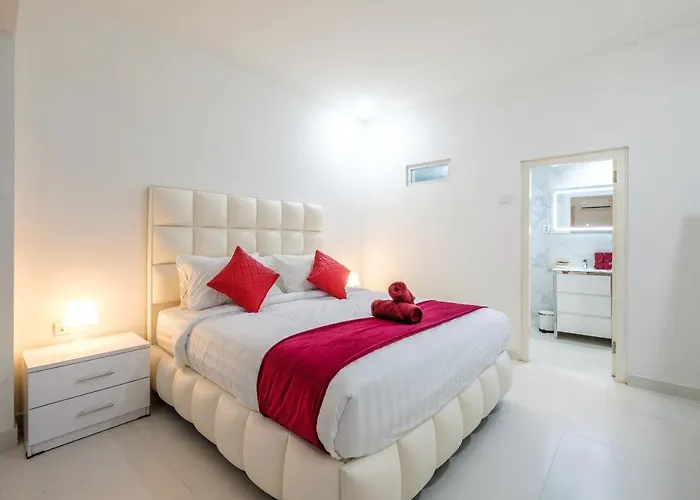 Luxury Minimalist White Angel In Seminyak, Sleeps 21 People In Total Villa