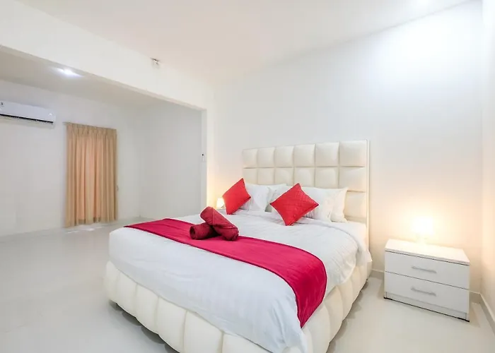 Luxury Minimalist White Angel In Seminyak, Sleeps 21 People In Total
