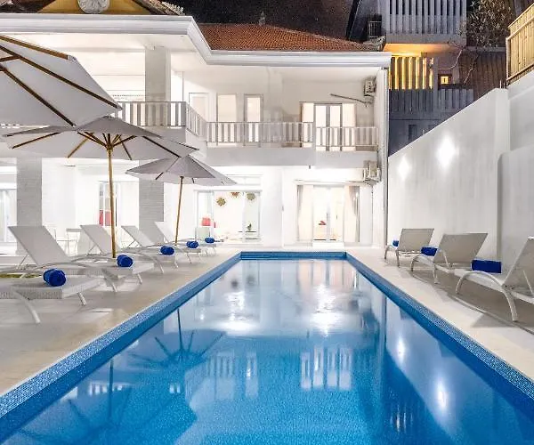 Villa Luxury Minimalist White Angel In Seminyak, Sleeps 21 People In Total Seminyak