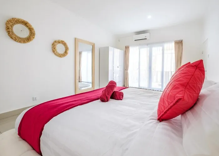 Luxury Minimalist White Angel In Seminyak, Sleeps 21 People In Total