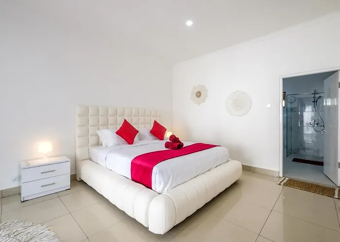 Luxury Minimalist White Angel In Seminyak, Sleeps 21 People In Total *