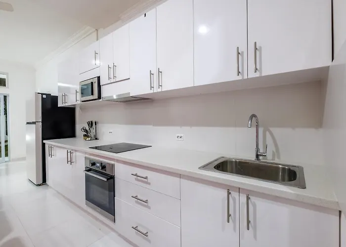 Villa Luxury Minimalist White Angel In Seminyak, Sleeps 21 People In Total