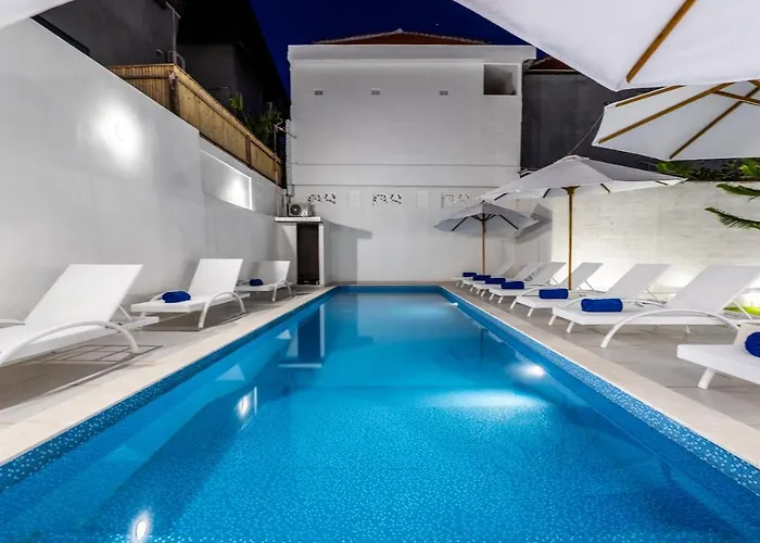 Luxury Minimalist White Angel In Seminyak, Sleeps 21 People In Total Villa Seminyak