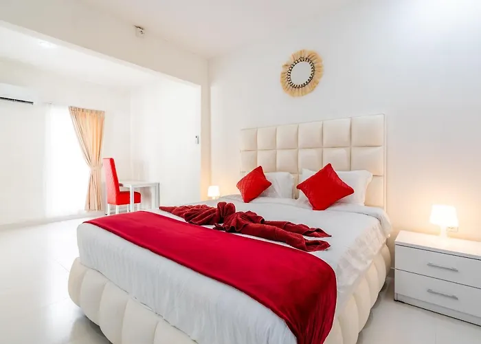 Villa Luxury Minimalist White Angel In Seminyak, Sleeps 21 People In Total *