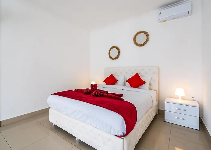 Villa Luxury Minimalist White Angel In Seminyak, Sleeps 21 People In Total Seminyak