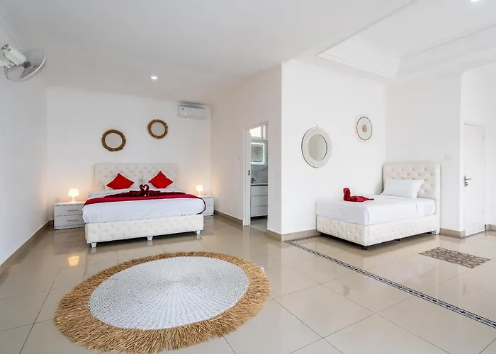 Luxury Minimalist White Angel In Seminyak, Sleeps 21 People In Total Seminyak