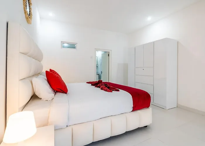 Villa Luxury Minimalist White Angel In Seminyak, Sleeps 21 People In Total *