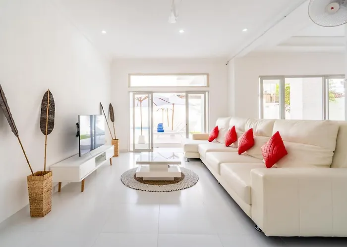 Luxury Minimalist White Angel In Seminyak, Sleeps 21 People In Total Villa Seminyak