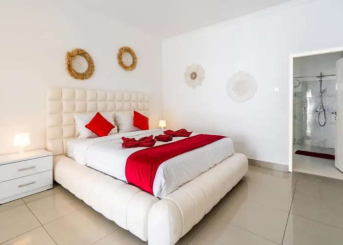 Villa Luxury Minimalist White Angel In Seminyak, Sleeps 21 People In Total Seminyak