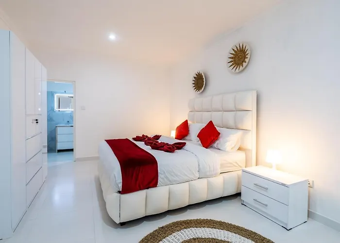 Luxury Minimalist White Angel In Seminyak, Sleeps 21 People In Total