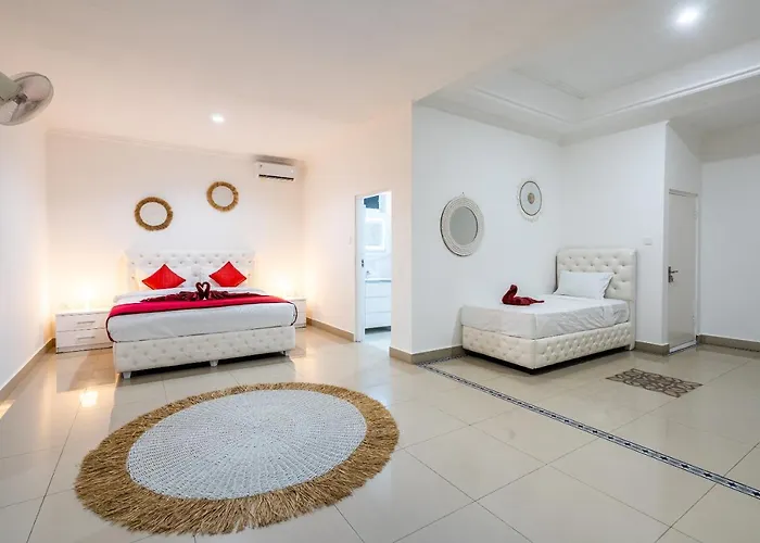 Luxury Minimalist White Angel In Seminyak, Sleeps 21 People In Total Villa Seminyak