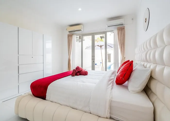 Luxury Minimalist White Angel In Seminyak, Sleeps 21 People In Total Seminyak