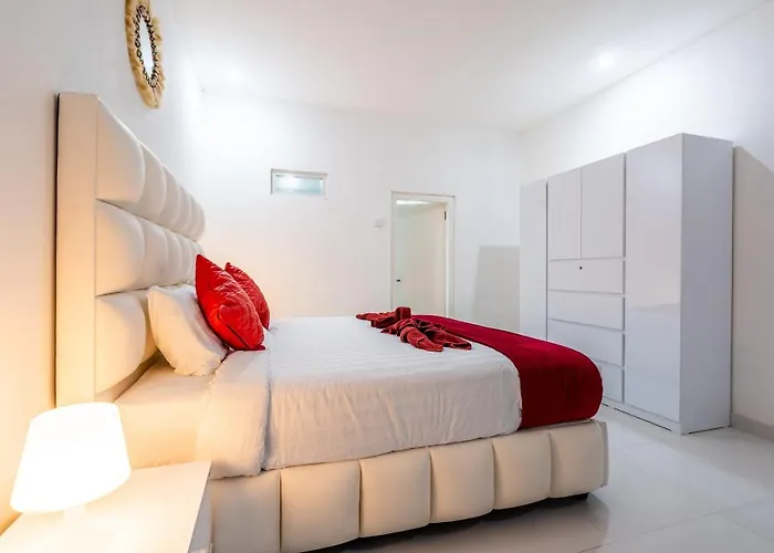 Villa Luxury Minimalist White Angel In Seminyak, Sleeps 21 People In Total