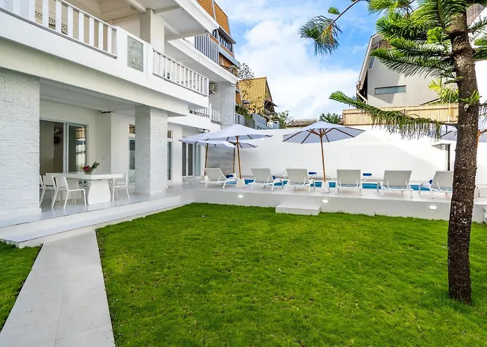 Luxury Minimalist White Angel In Seminyak, Sleeps 21 People In Total