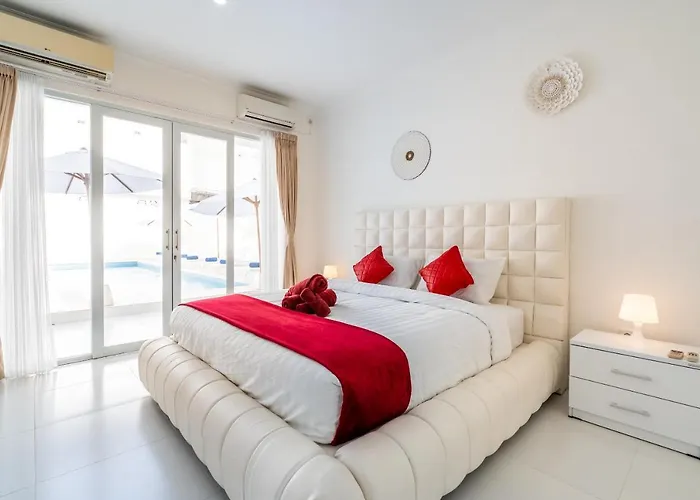 Villa Luxury Minimalist White Angel In Seminyak, Sleeps 21 People In Total