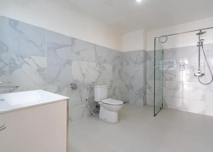 Luxury Minimalist White Angel In Seminyak, Sleeps 21 People In Total Villa Seminyak
