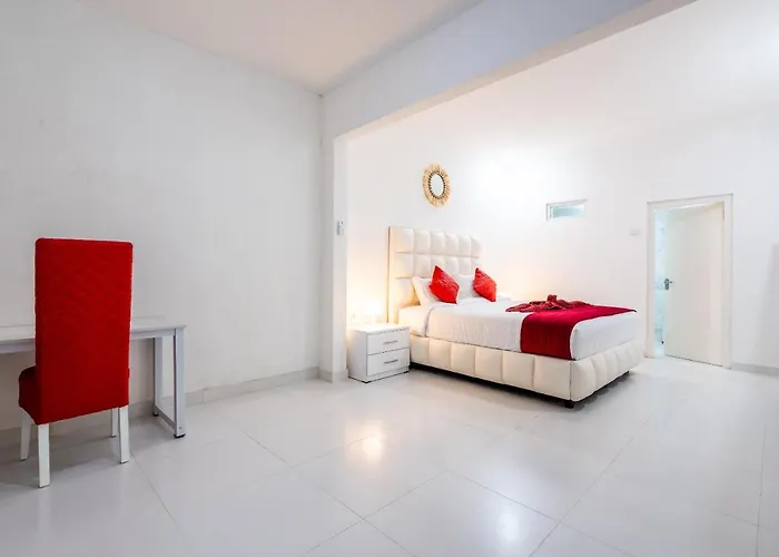 Luxury Minimalist White Angel In Seminyak, Sleeps 21 People In Total Villa *