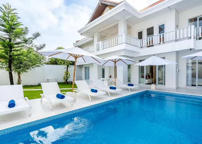 Villa Luxury Minimalist White Angel In Seminyak, Sleeps 21 People In Total Seminyak