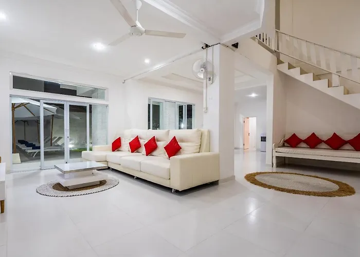 Luxury Minimalist White Angel In Seminyak, Sleeps 21 People In Total Villa Seminyak